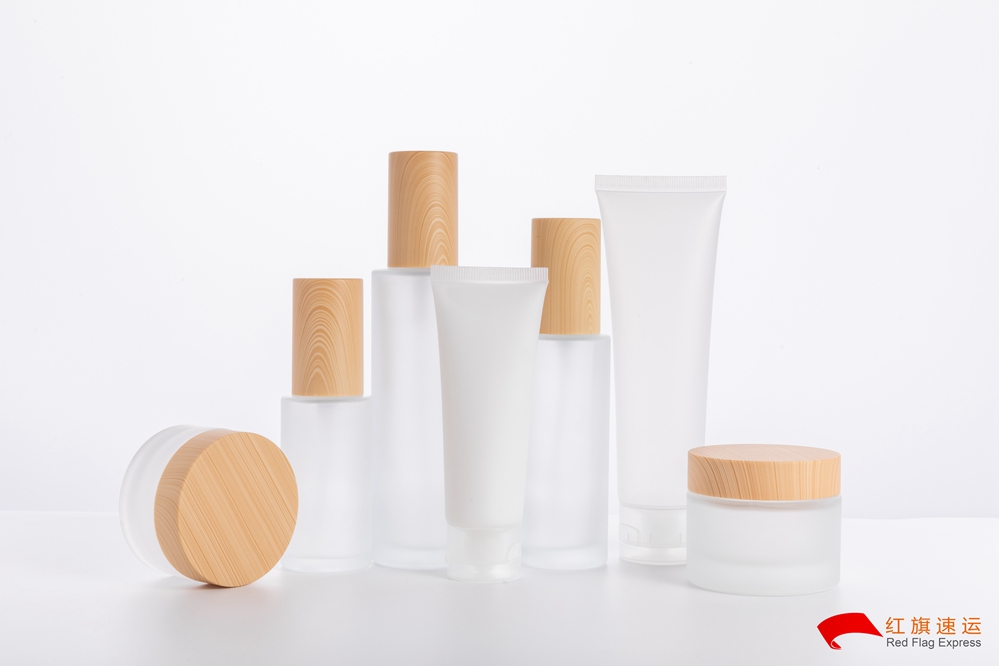 16395497116200.jpg 攝圖網_501396592_護膚品分裝化妝品套裝白底(企業商用)_副本.jpg